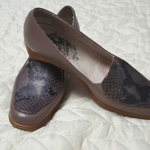 Filty brown loafers